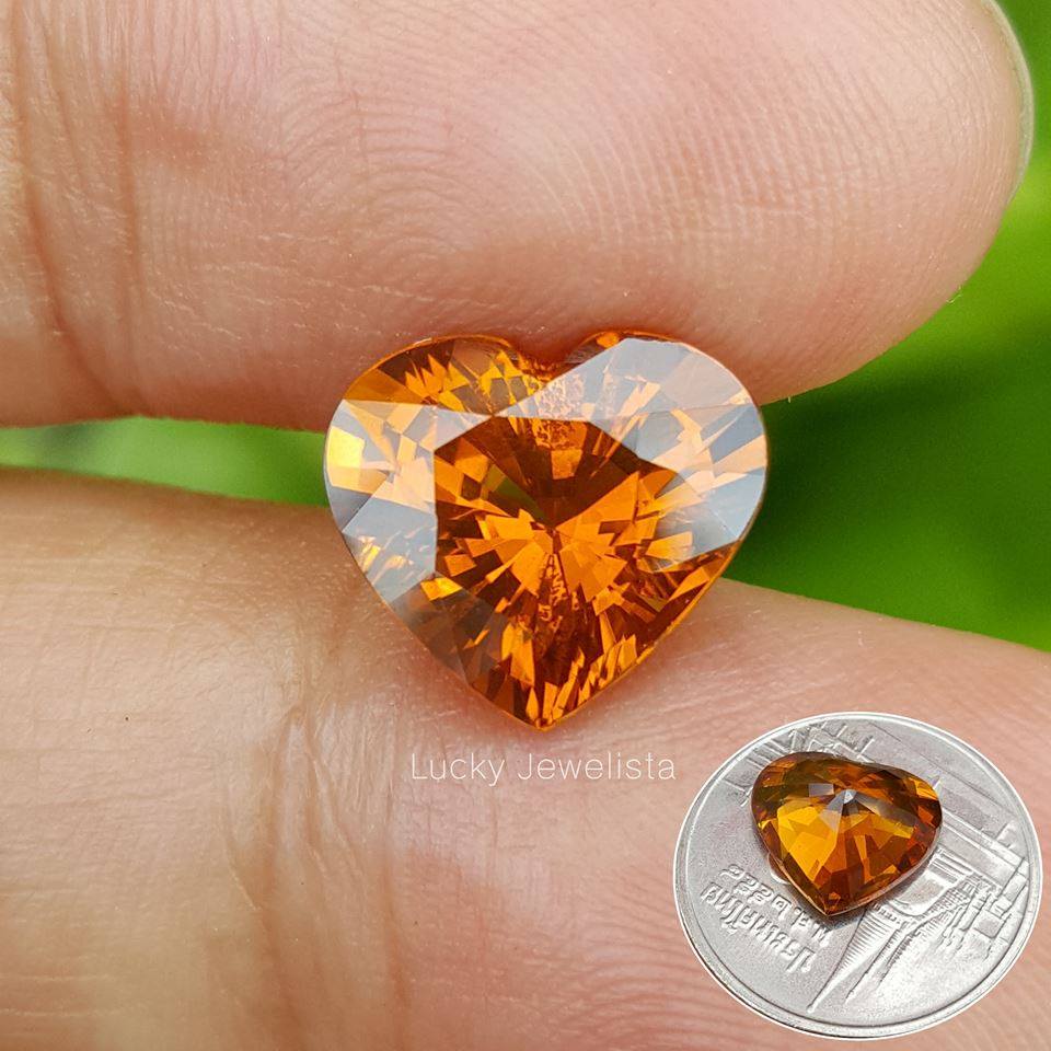 พลอยบุษราคัมบางกะจะ Yellow sapphire สีแม่โขง 4.22 กะรัต ทรงหัวใจ
