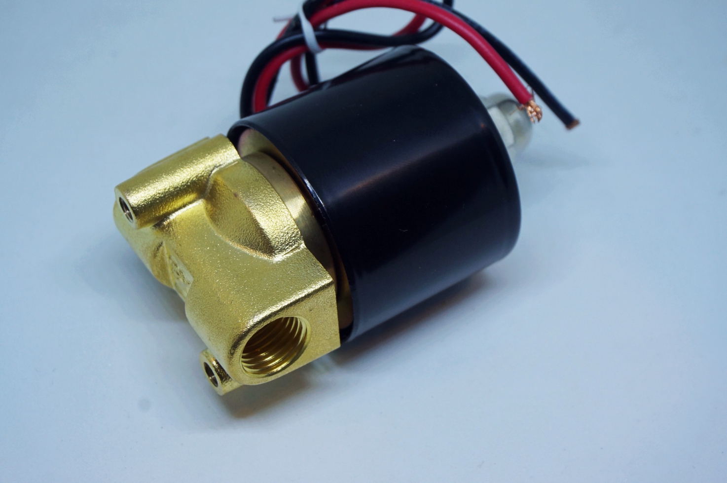โซลินอยด์วาล์วทองเหลือง 12VDC 1/4" (2 หุน)