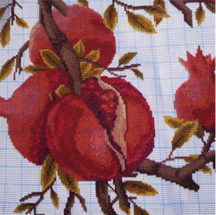 fruit-1106 *สินค้าหมด* ชุดปักครอสติช ลายช่อทับทิม (ไม่มีเดินเส้น ผ้า 9CTพิมพ์ลาย ปัก 4 เส้นเล็ก) ขนาด 63*85 ซม.ผ้าครอสติช 9CTพิมพ์ลายปักบนผ้า ไหมคอตตอน 29 สี ผังลาย เข็ม