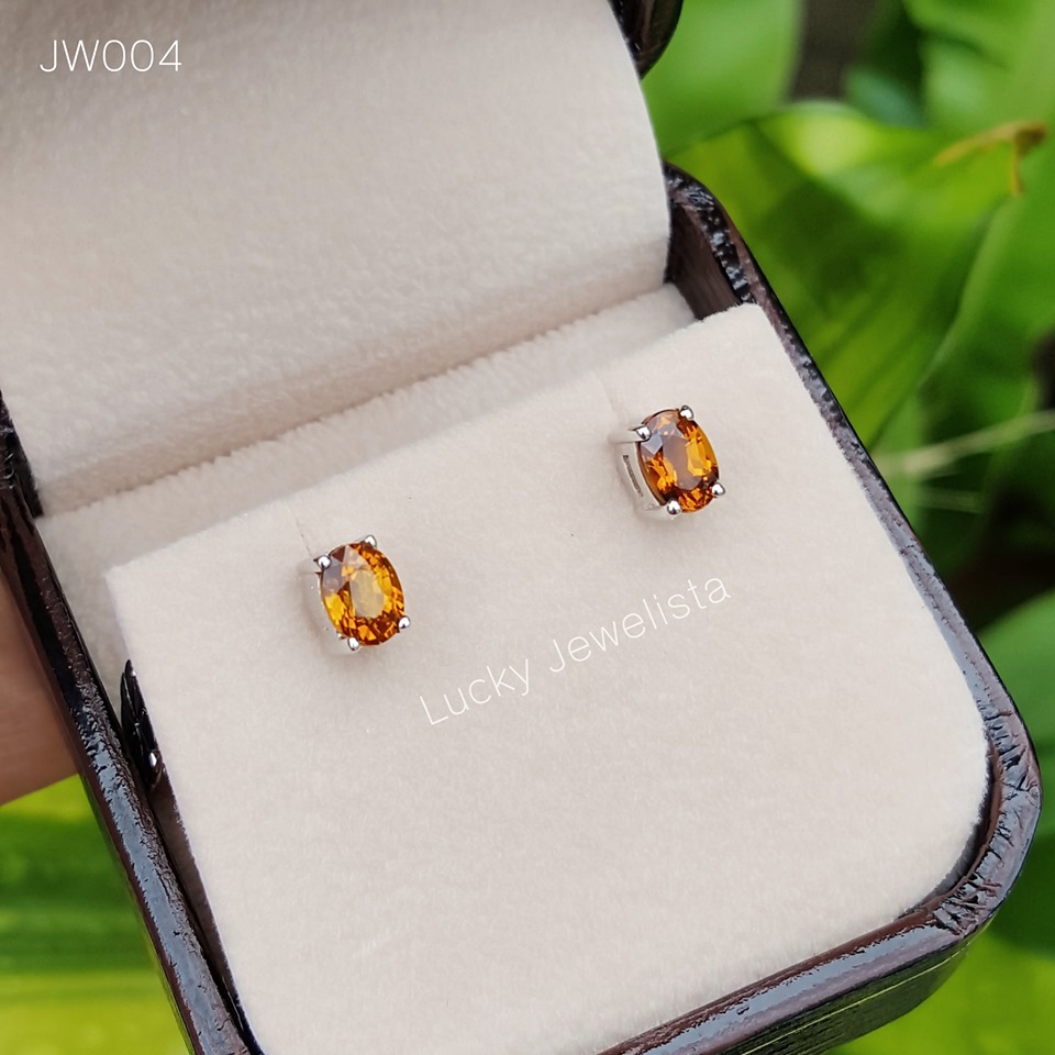ต่างหูพลอยบุษราคัมบางกะจะ Yellow sapphire สีแม่โขง 4.5x5.5 มิล ทรงไข่ 1