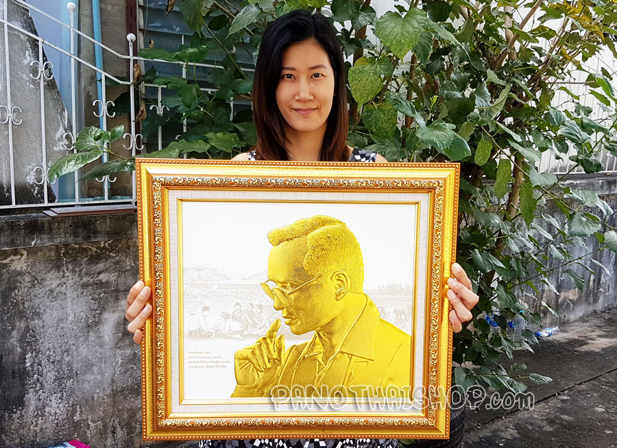 กรอบรูปในหลวงพิมพ์นูน 3 มิติเคลือบทอง ลายทรงพระเสโท
