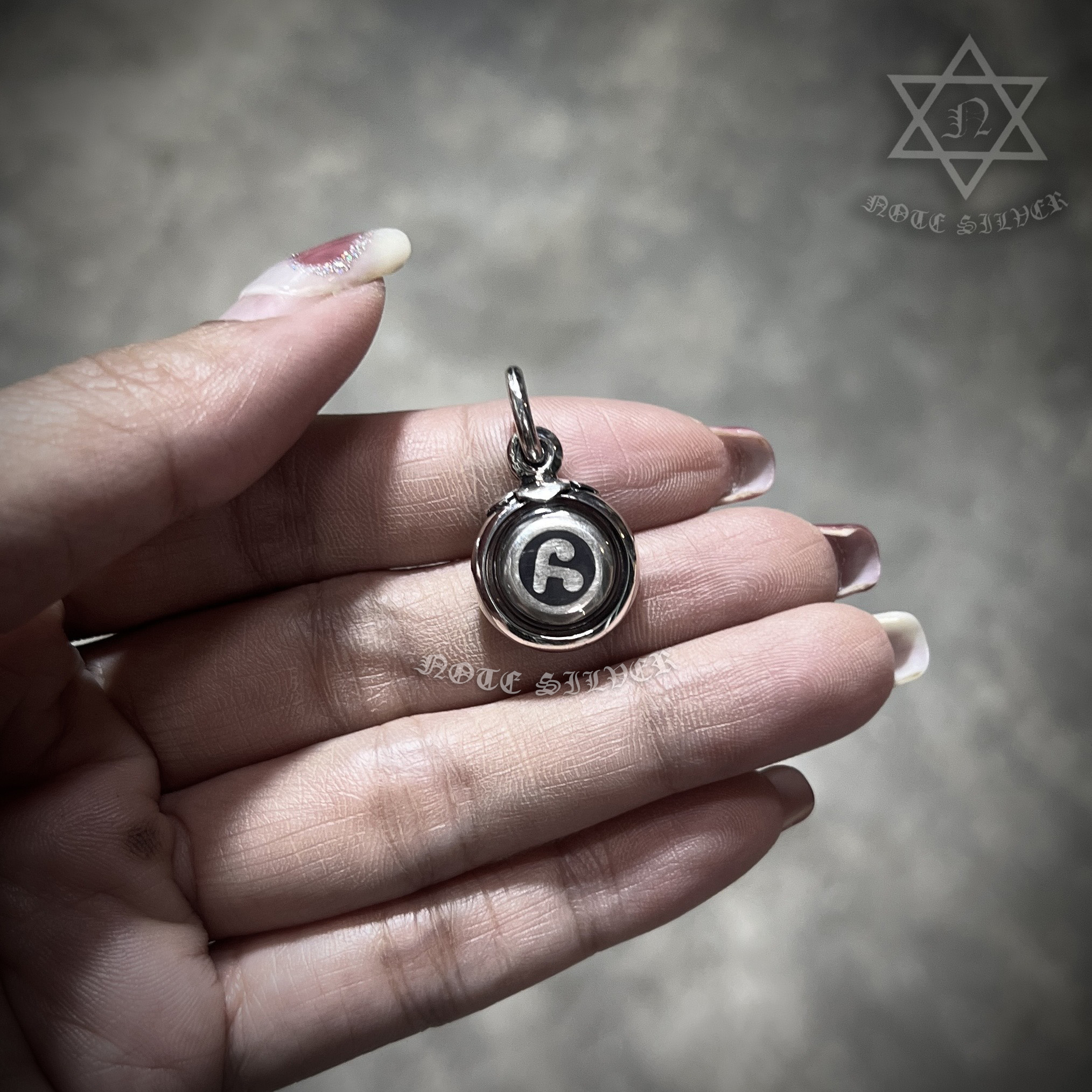 เลี่ยมจับขอบผ่าหวาย เหรียญหัวนะโมทรงกลมSterling Silver 925 NSSV3355