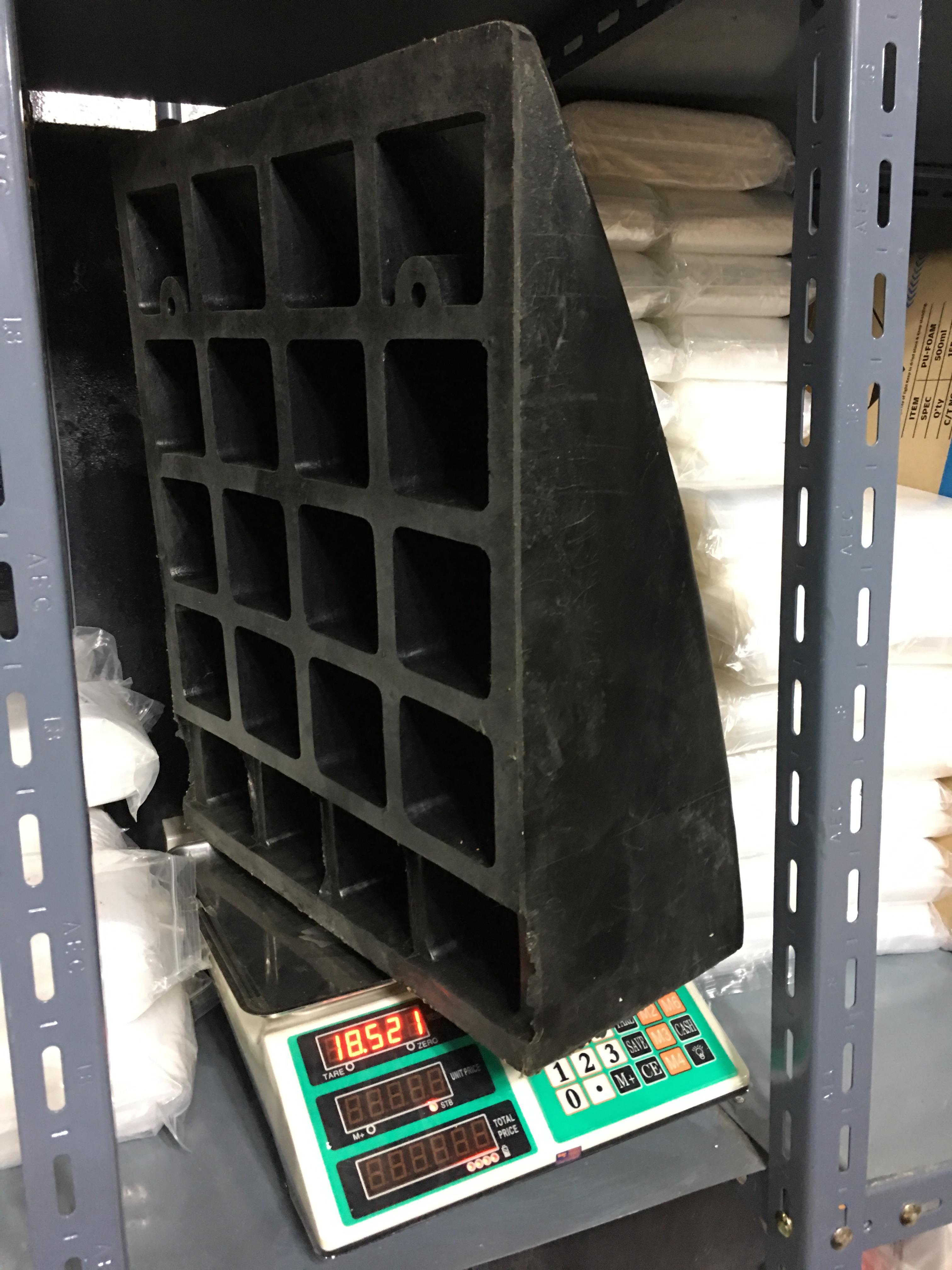 ทางลาดยางปีนฟุตบาท สูง 18 เซนติเมตร กว้าง 48 เซนติเมตร ยาว 48เซนติเมตร หนัก 10.45 kg - Rubber Ramp 18x48x48 cm. หนัก 22 kg