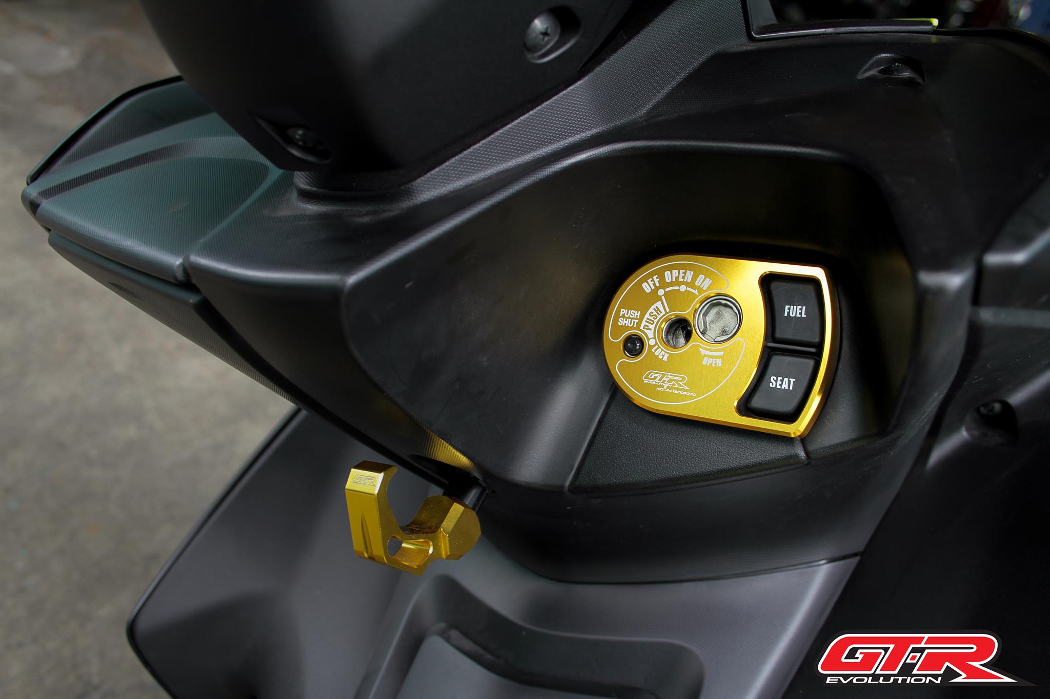 ฝาครอบสวิญกุญแจ Yamaha Aerox GTR