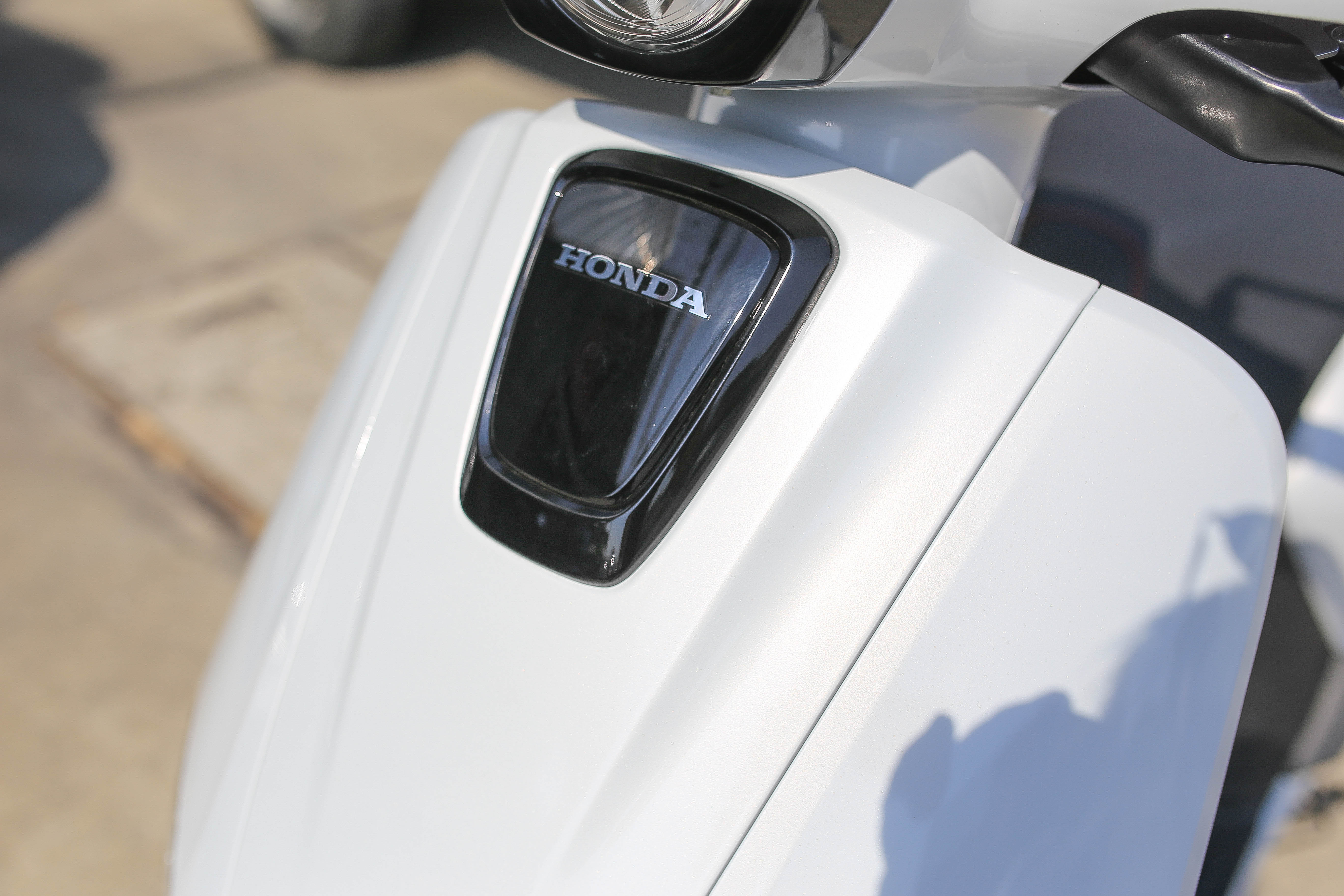 ชุดสี 4 ชิ้น Giorno125/สีดำเงา ครอบไมล์/ครอบไฟท้าย/ครอบโลโก้/ครอบไฟหน้า