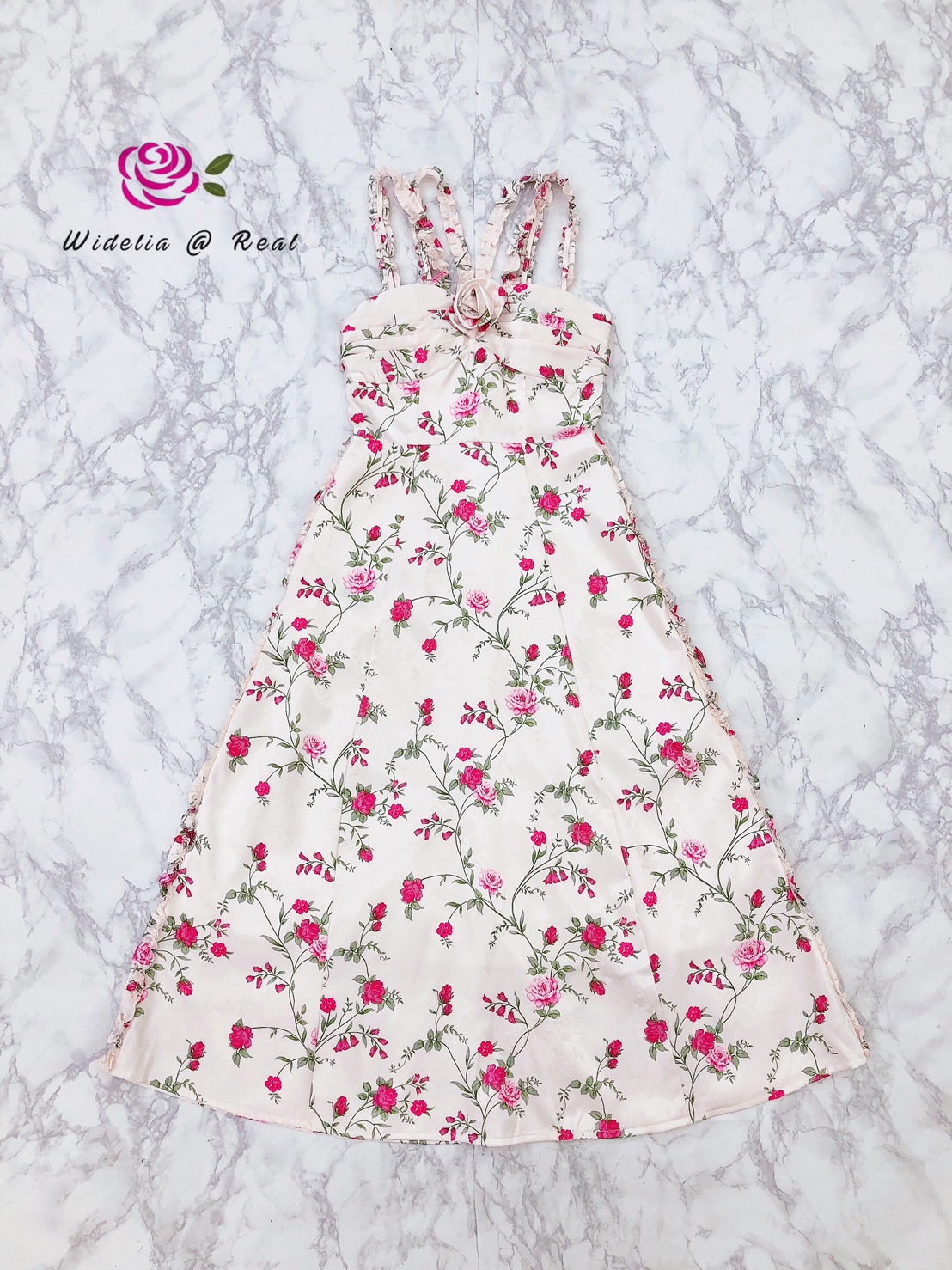 RMT Dress เดรสตัวยาวแสนสวย รุ่นนี้สวยหรูไฮโซมาก เนื้อผ้าลายดอกไม้
