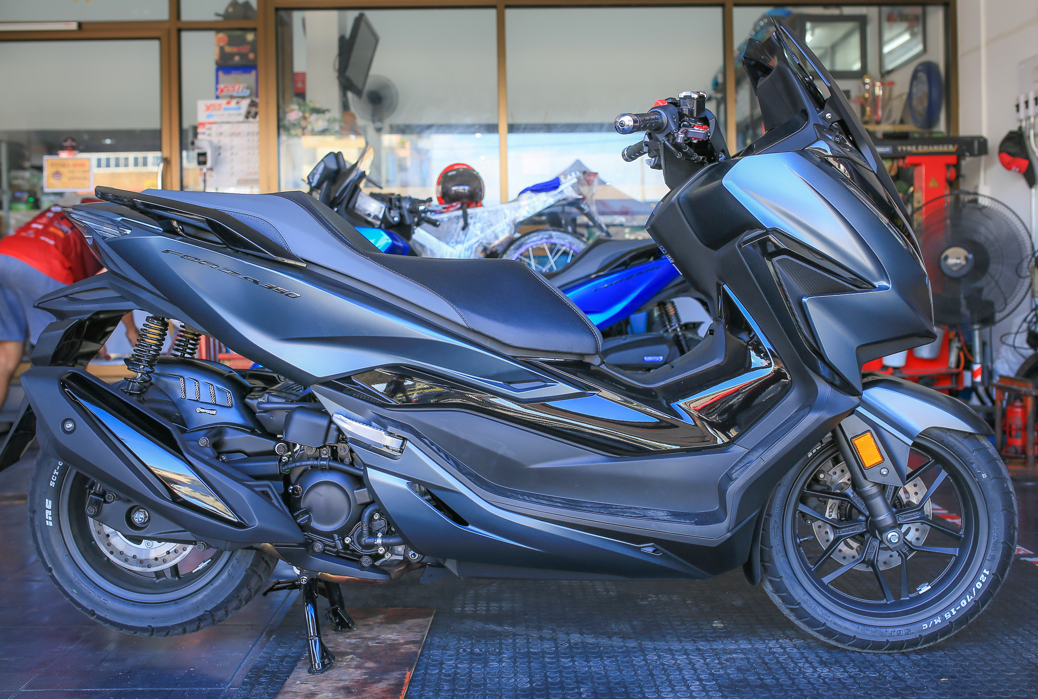 กันดีดบังโคลนในสีดำด้าน MOTOZAAA FORZA 350 ราคา990