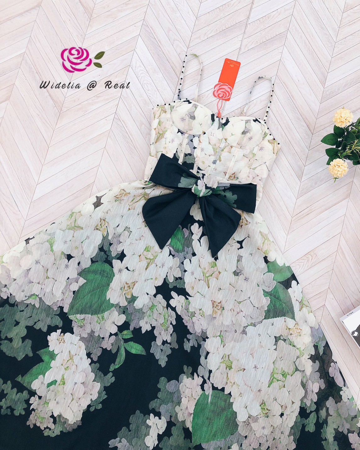 เดรสสายเดี่ยวตัวสวย งานเก๋ ใส่ง่าย ช่วงอกเย็บเป็นทรงสวยกระชับ