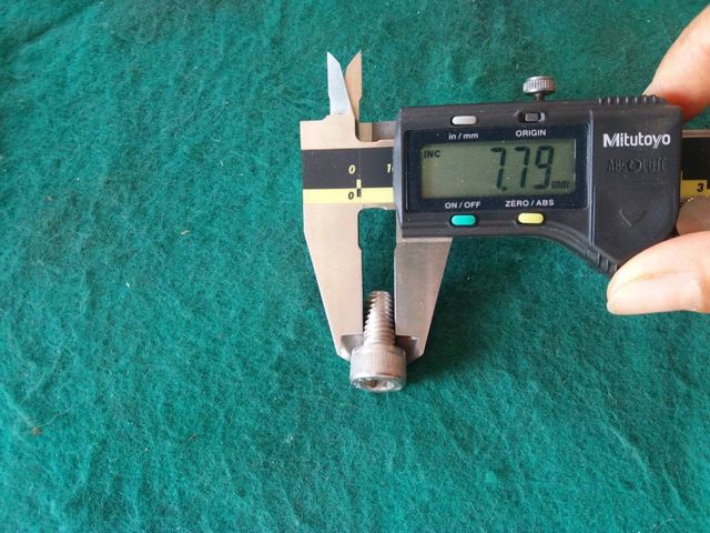 น็อตสแตนเลสหัวจม ขนาด M8 คละความยาว ความยาวเริ่มที่ 20 มม.