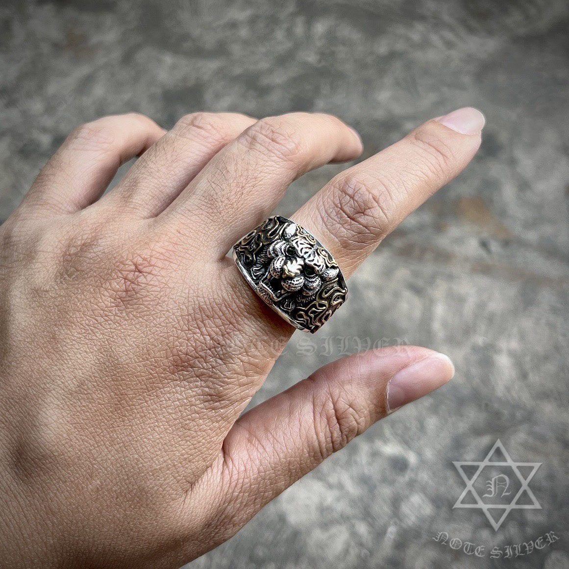แหวนเงินแท้ หน้าเสือ ดวงตาฝังพลอย Sterling Silver 925 NSRG3193