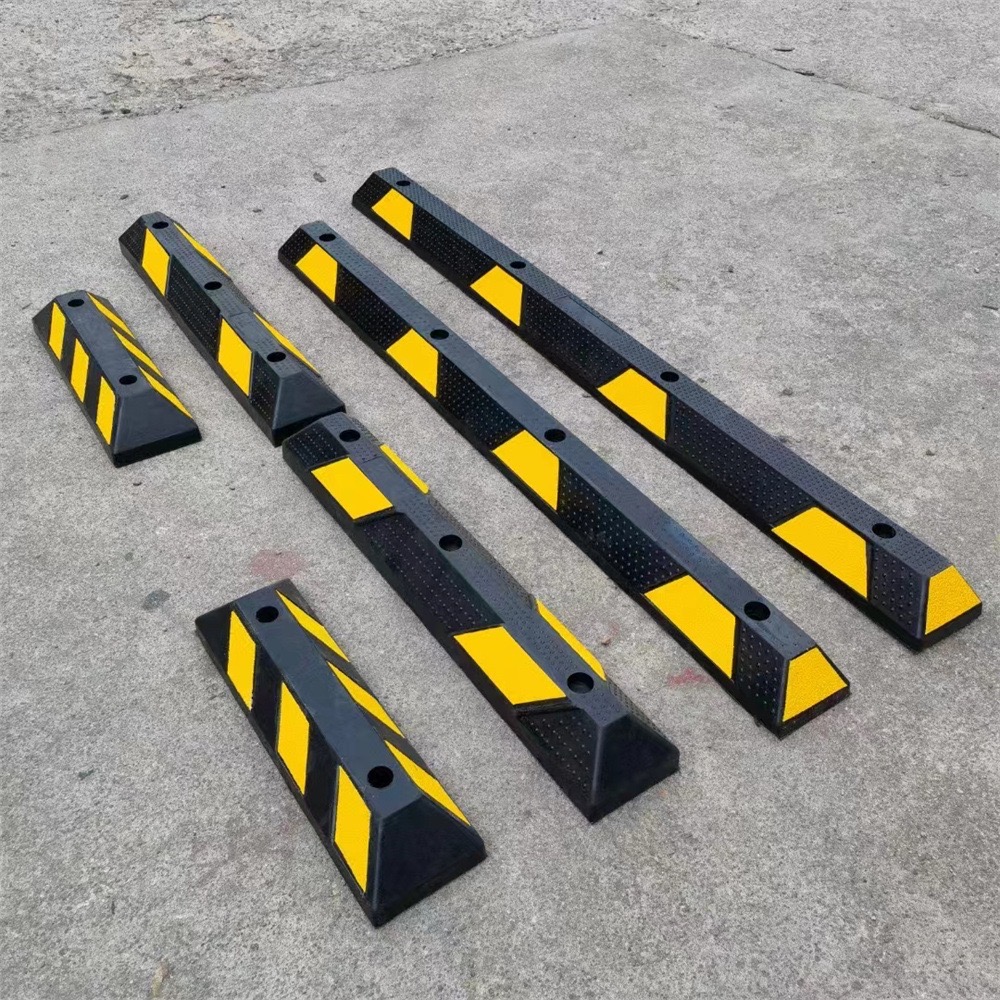 ยางกั้นล้อรถ ยางกันรถไหล 59-11-11 cm.(ยาว-กว้าง-สูง) แบบกลวง