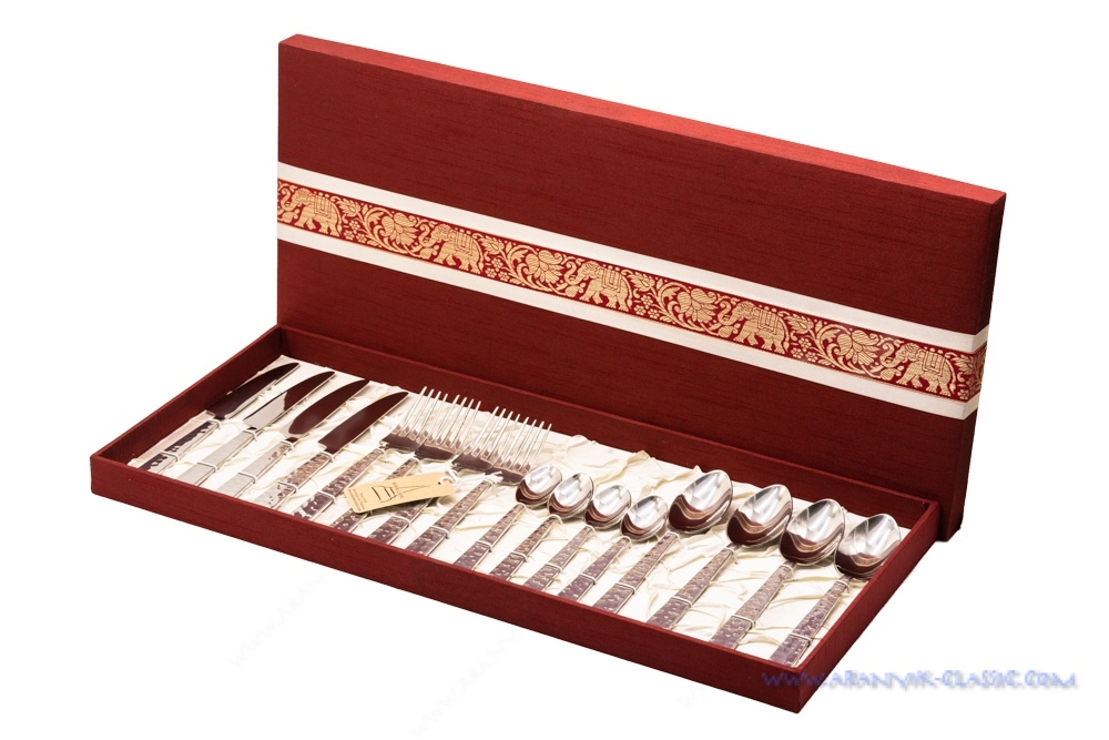 ช้อนส้อมมีด 16 ชิ้น black roll handleพร้อมกล่องช้าง