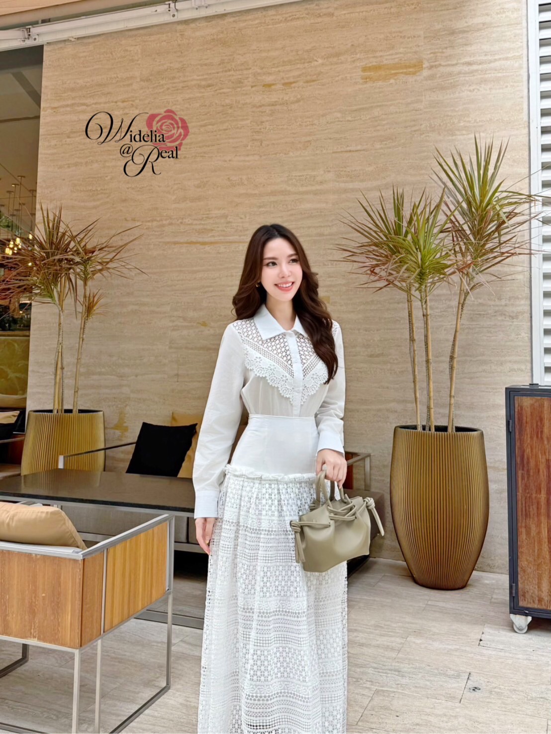 Korea Set เสื้อเชิ้ตกับกระโปรงยาว เนื้อผ้าลูกไม้สีขาว
