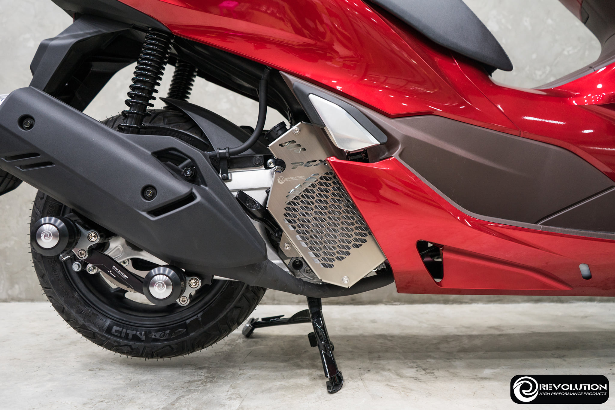 ตะแกรงหม้อน้ำ (สแตนเลสหนา 1.2 mm) REVOLUTION PCX-160 ราคา 750 บาท/อัน