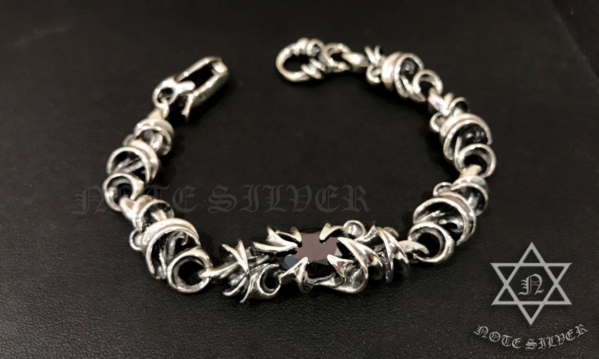 สร้อยข้อมือเงินแท้ ลายกราฟฟิคฝังนิลเม็ดเดี่ยว Sterling Silver 925 NSWB2016