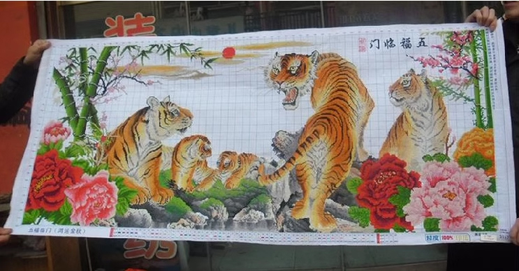 tiger-1008 *พร้อมส่ง* ชุดปักครอสติช ลายฝูงเสือในสวนไม้มงคล (ปักครั้งละ 3 เส้นเล็ก) ขนาด 105*50 ซม.ผ้าครอสติช 11CTพิมพ์ลายปักบนผ้า+ไหมคอตตอน 60 สี+ผังลาย+เข็ม
