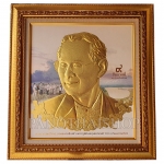 กรอบรูปในหลวงพิมพ์นูน 3 มิติเคลือบทอง ลายทรงพระยศ ลายใหม่