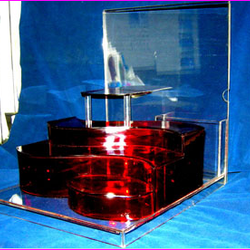 ชั้นวางเครื่องสำอางแบบขั้นบันได สีแดง