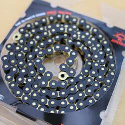 โซ่ดำหมุดทอง JOMTHAI 420 ยาว120 ราคา359