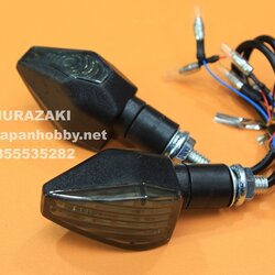 ไฟเลียว3เหลี่ยมเล็กพร้อมไฟหรีสีฟ้า