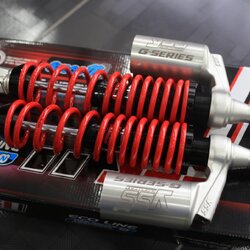 โช็ค YSS GOLD EDITION PCX 160 ความสูง 365 MM TC302-365TJ-02-883M