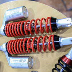 โช็ค YSS G-PLUS โหลด 335mm สปริงแดงดำกระบอกเงิน ราคา4900