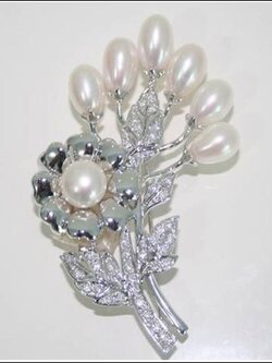 เข็มกลัดติดเสื้อ ไข่มุกแท้ แบบช่อดอกไม้
