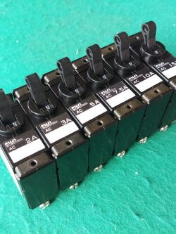 เซอร์กิตเบรกเกอร์ ยี่ห้อ Fuji