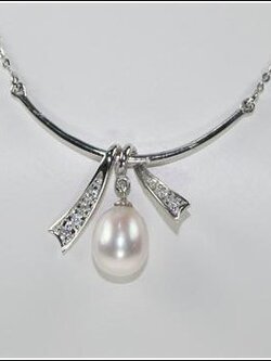 สร้อยและจี้ไข่มุกแท้