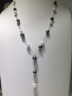 ไข่มุก south sea ขนาด 9-111.2 มิล กลม สีดำและสีขาวร้อยสลับกับเม็ดทองขาว