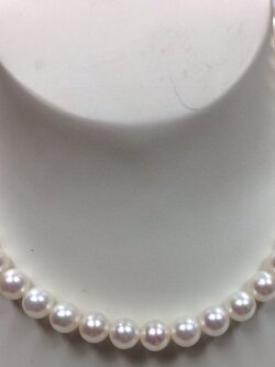 สร้อยคอไข่มุกน้ำจืด ขนาด 9-9.5 มิล สีขาวอมชมพู กลม สวย เงามากค่ะ