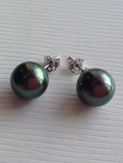 ต่างหูไข่มุก south sea 10-11 มิล กลม สีดำอมเขียว เงามาก เกรด AAA ก้าน 14k