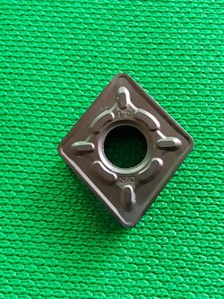 เม็ดมีดกลึง,เม็ดมีดอินเสริท