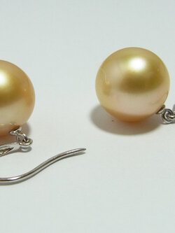 ต่างหูไข่มุกแบบคล้อง south sea ขนาด 11-12 มิล กลม สีทอง เกรด AAA