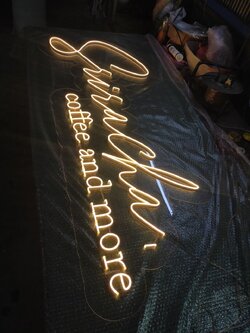 ไฟนีออน เฟค