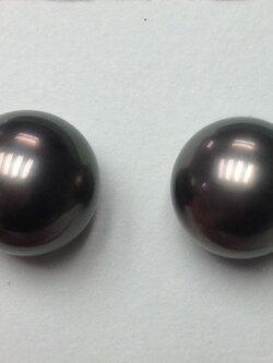 ไข่มุกเม็ดคู่ south sea ขนาด 11.1 มิล กลม สีน้ำตาลดำ สีเกรด AA++