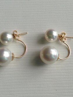 ต่างหูไข่มุก south sea และไข่มุกอโกย่า ใส่แบบคู่ 2 เม็ดค่ะ