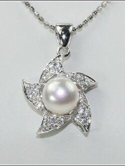 สร้อยและจี้ไข่มุกแท้ รูปดาว