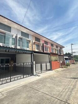 ขายทาวน์เฮ้าส์ 2 ชั้น ติดถนนบ้านกล้วย - ไทรน้อย