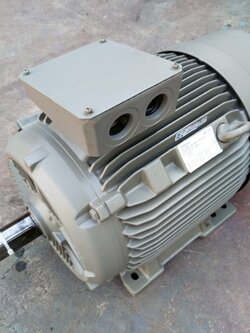 มอเตอร์ SIEMENS ขนาด 30 แรง ใช้ไฟสามเฟส 380V ความเร็วรอบ 1485 รอบต่อนาที เพลา 48 มม. ขดลวดเดิมๆ สภาพดี เก็บสี เปลี่ยนลูกปืนใหม่