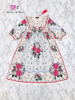 Sretsis Dress เดรสแขนพองแสนสวย