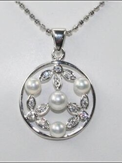 สร้อยและจี้ไข่มุกแท้