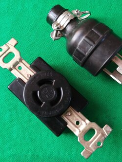 ปลั๊กไฟ แบบบิดล็อค ยี่ห้อ MEIKOSHA 15A 125V