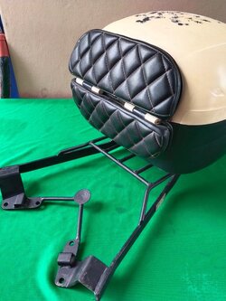 กล่องท้ายมอเตอร์ไซด์ ขนาด 35x37x30 ซม. พร้อมเหล็กยึดติดกับมอเตอร์ไซด์