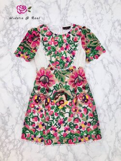 AMY Dress เดรสลูกไม้แขนสั้นแสนสวย