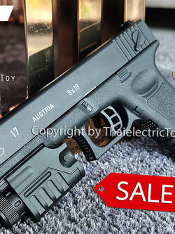 ปืนอัดลมพลาสติก Glock 17 ชักยิงทีล่ะนัด ลำกล้องยาว 7.5 นิ้ว หนัก 239 กรัม มีไฟฉายและเลเซอร์ ใช้ลูกกระสุนพลาสติก 6 มิล