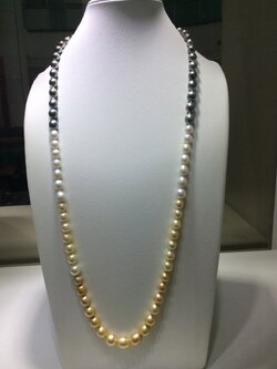 ไข่มุก south sea ขนาด 8.3-12มิล กลม ร้อยโทนสีขาว สีดำ และ สีทอง ยาว 32 นิ้ว