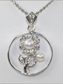 สร้อยและจี้ไข่มุกแท้