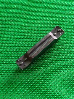 เม็ดมีดกลึง,เม็ดมีดอินเสริท