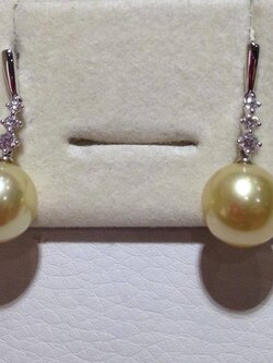 ต่างหูไข่มุก south sea 10.5-11 มิล สีทอง ตัวเรือน 18k เพชรแท้ น้ำ 97-98 เกรด AAA